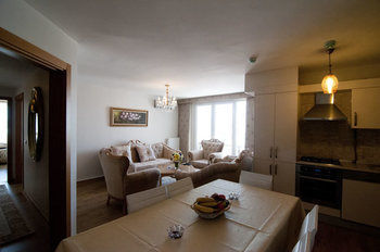 Aymira Aparthotel