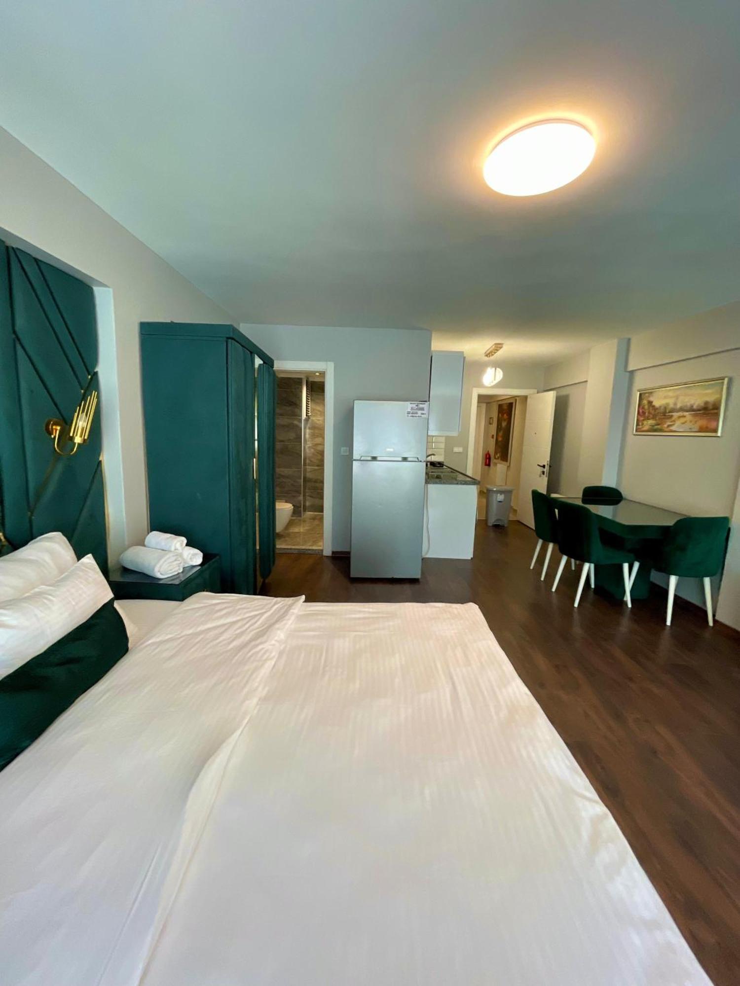 Aymira Aparthotel